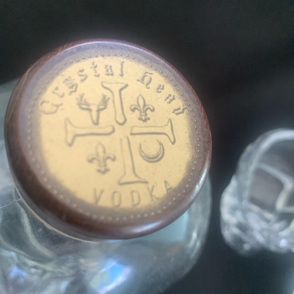 Crystal Head Skull Bottle & Shot glasses - Picture 7 of 11